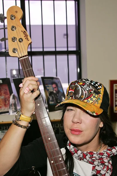 Muñeca Chyna en las guitarras ESP — Foto de Stock