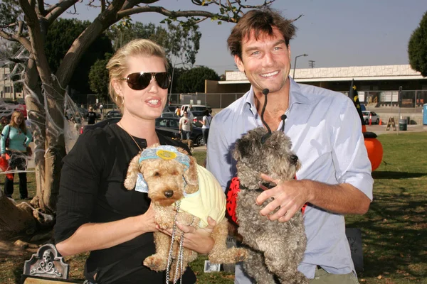 Rebecca romijn und jerry o 'connell — Stockfoto