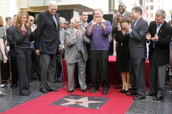 Jerry Buss Hollywood Walk of Fame seremonia — kuvapankkivalokuva