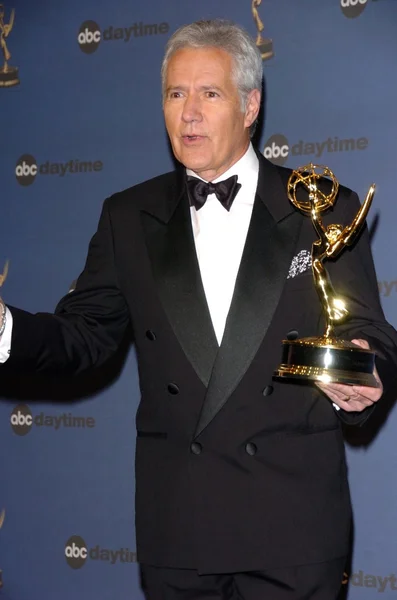 Alex trebek w sali prasowej w 33 roczne dzienne emmy awards. Kodak theatre w hollywood, ca. 04-28-06 — Zdjęcie stockowe