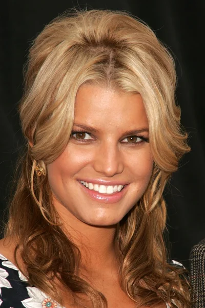 Jessica simpson ve blockbuster duyurdu "Toplam erişim" — Stok fotoğraf