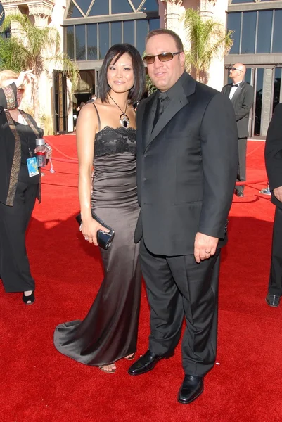 Steffiana de la cruz och kevin james — Stockfoto