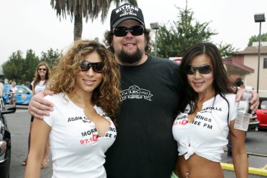 adam carolla ve 97.1 klsx ücretsiz fm sadaka araba