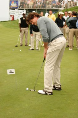 8 yıllık michael douglas ve lexus tarafından sunulan arkadaşlar