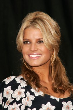 jessica simpson ve blockbuster duyurdu 