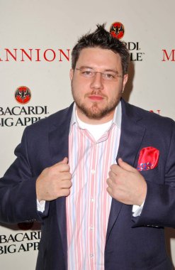 Bacardi big apple tarafından barındırılan johanthan mannion Fotoğraf Sergisi.