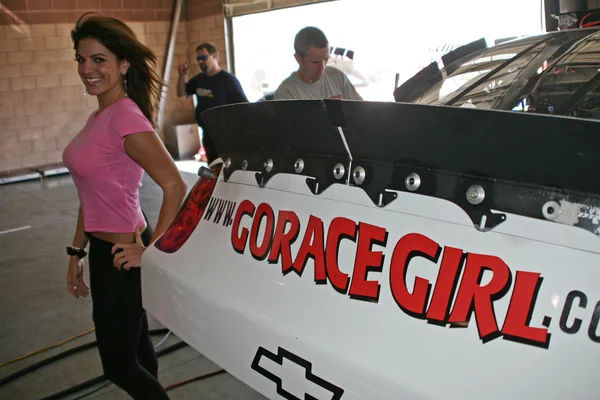 Bridgetta tomarchio ist das race girl der nascar busch serie — Stockfoto