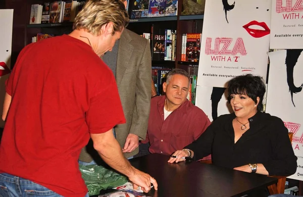 Liza Minnelli In Store Appearance — Stock Photo, Image