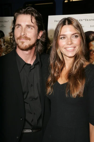 Christian Bale and wife — ストック写真