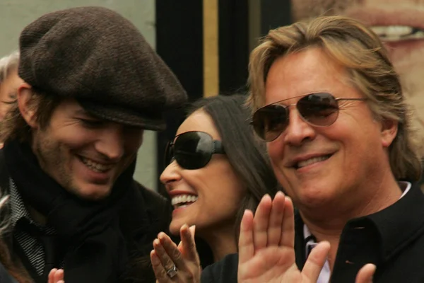 Ashton Kutcher, Demi Moore, Don Johnson — Fotografia de Stock