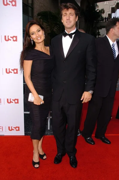 Tia Carrere and husband Simon — Stock Photo, Image