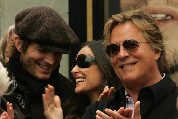 Ashton Kutcher, Demi Moore, Don Johnson — Stockfoto