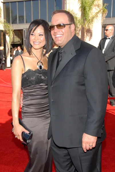 Steffiana De La Cruz and Kevin James — Stock Photo, Image