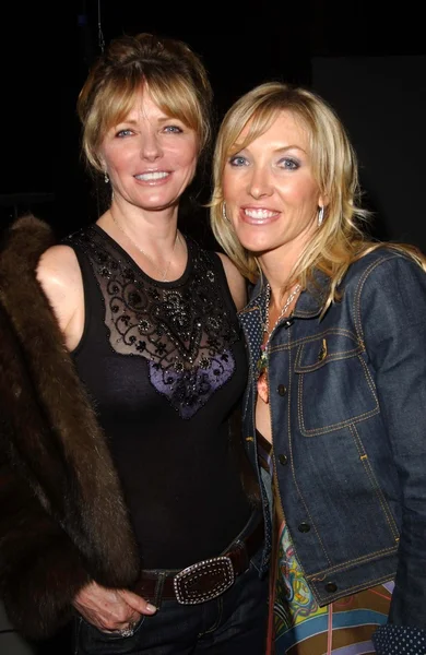 Cheryl tiegs und mary beth york — Stockfoto