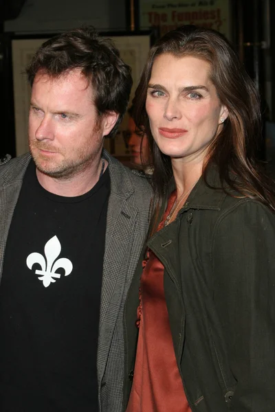 Chris Henchy and Brooke Shields — Stockfoto