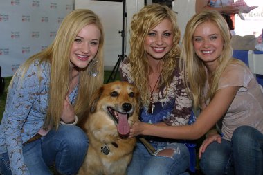 michalka Amanda (AJ), alyson michalka (aly) ve sara paxton