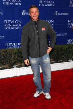 Kadınlar için 13 yıllık revlon koşmak yürümek