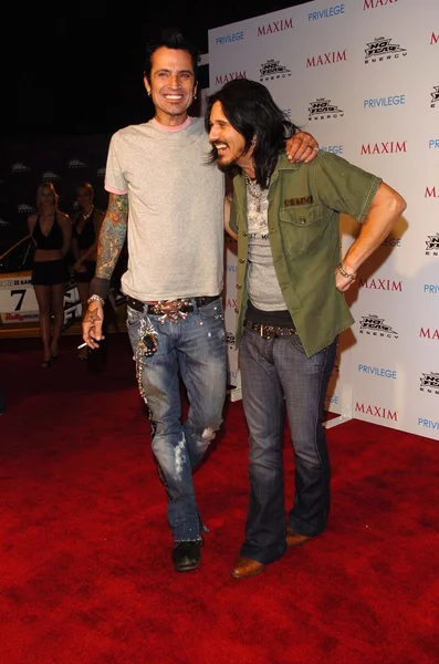 Tommy Lee and Gilby Clarke — Stock Photo, Image