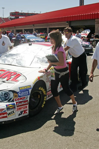 Bridgetta Tomarchio è la ragazza della gara della serie NASCAR Busch — Foto Stock