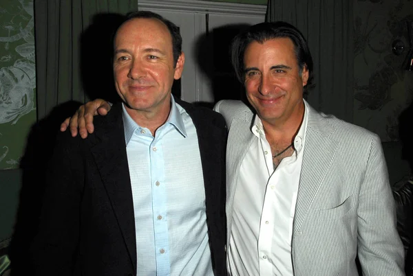 Kevin spacey ve andy garcia adlı yeni triggerstreet.com parti başlattı. Sosyal hollywood, hollywood, ca. 06-15-06 — Stok fotoğraf