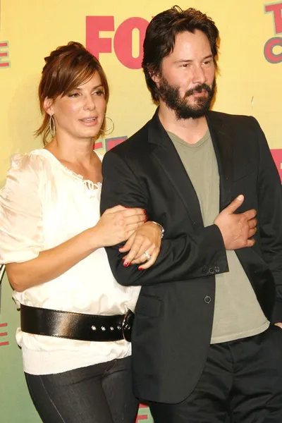 Sandra Bullock y Keanu Reeves — Foto de Stock