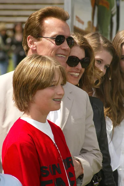 Maria Shriver e Arnold Schwarzenegger con la famiglia — Foto Stock