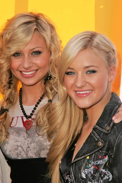 Alyson Michalka, Amanda Michalka