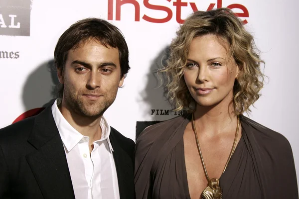 Stuart townsend i charlize theron — Zdjęcie stockowe