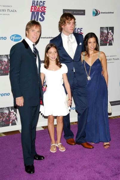 Tommy Hilfiger y su familia — Foto de Stock