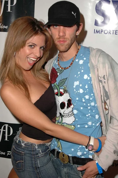 moda öğesi tarafından sunulan Perşembe günleri