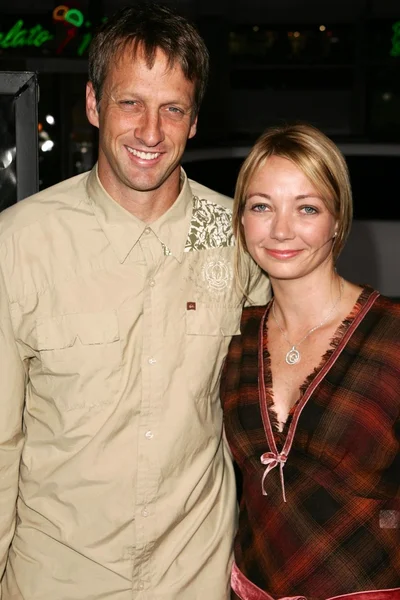 Tony hawk und wife lhotse — Stockfoto