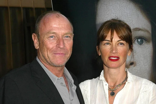 Corbin bernsen und amanda zahlen — Stockfoto