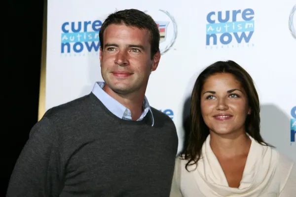 Scott Foley und Marika Dominczyk — Stockfoto