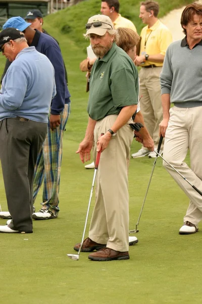 8 yıllık michael douglas ve lexus tarafından sunulan arkadaşlar