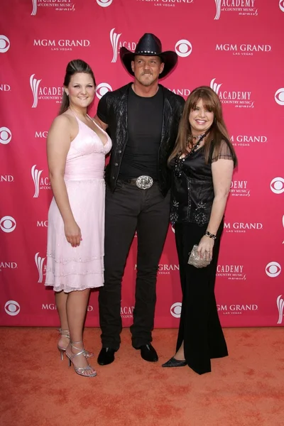 Trace Adkins and friends — Stock Photo, Image