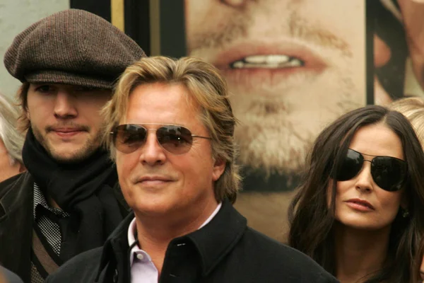 Ashton Kutcher, Demi Moore, Don Johnson — Stock Photo, Image