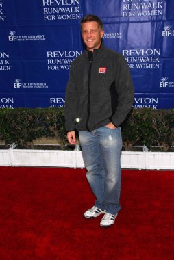 Kadınlar için 13 yıllık revlon koşmak yürümek