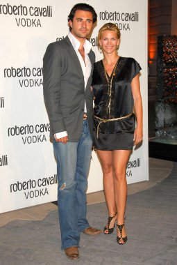 Roberto cavalli votka denize indirmek eğlenti