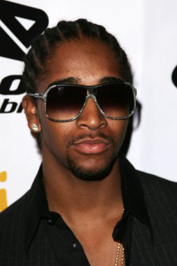 nick Cannon'ın doğum günü partisi ve açılış depolamak