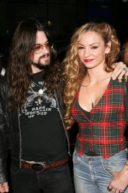 tetikçi jennings ve drea de matteo