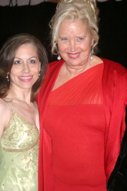Vicky roberts ve sally kirkland