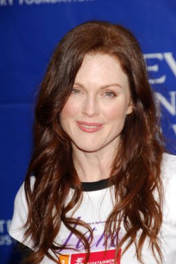 Kadınlar için 13 yıllık revlon koşmak yürümek