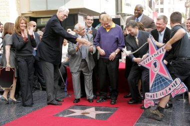 Jerry buss şöhret töreni hollywood walk