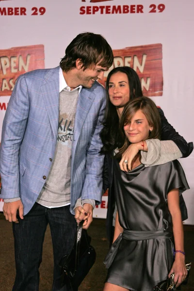 Ashton Kutcher, Demi Moore, Tallulah Belle Willis — Photo