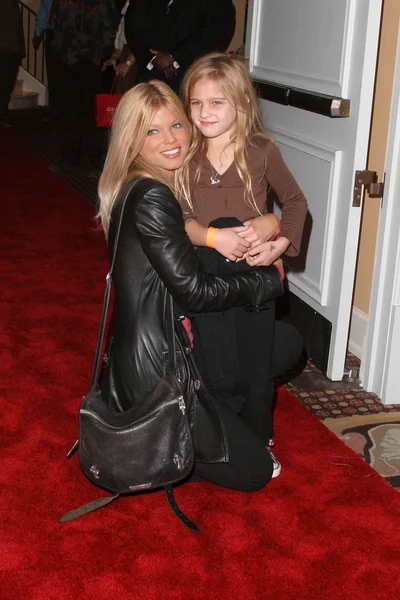 Donna D 'Errico y su hija Frankie Jean Sixx — Foto de Stock