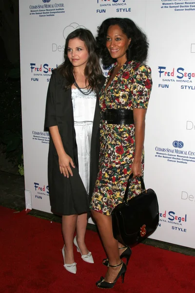 Ginnifer Goodwin and Tracee Ellis Ross — Stock Photo, Image