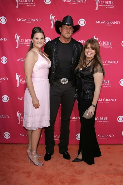 Trace Adkins and friends — Stock Photo, Image