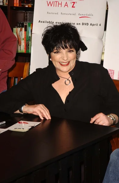 Liza Minnelli In Store Appearance — Stock Photo, Image