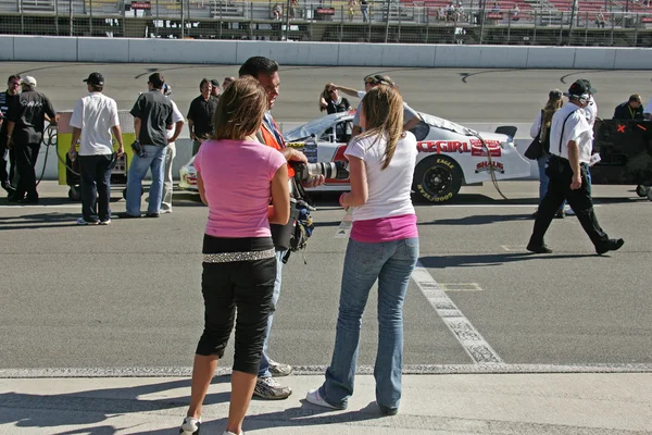 Bridgetta Tomarchio es la chica de carrera de la serie Busch de NASCAR — Foto de Stock