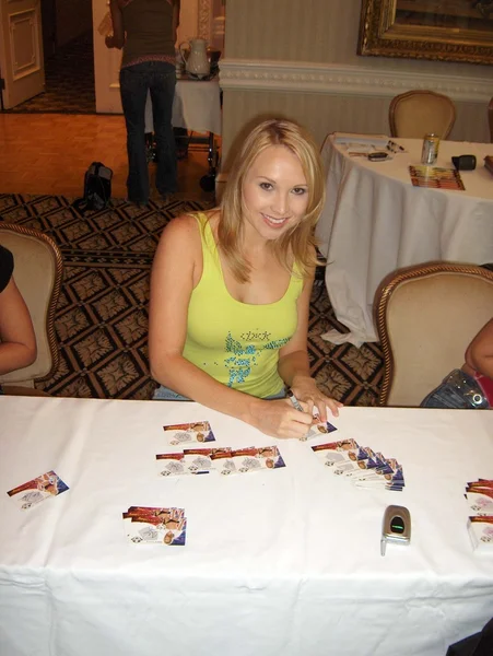 Alana Curry en el Bench Warmer World Cup 2006 Trading Cards Autograph Session. Bel Age Hotel, Los Ángeles, CA. 06-22-06 —  Fotos de Stock